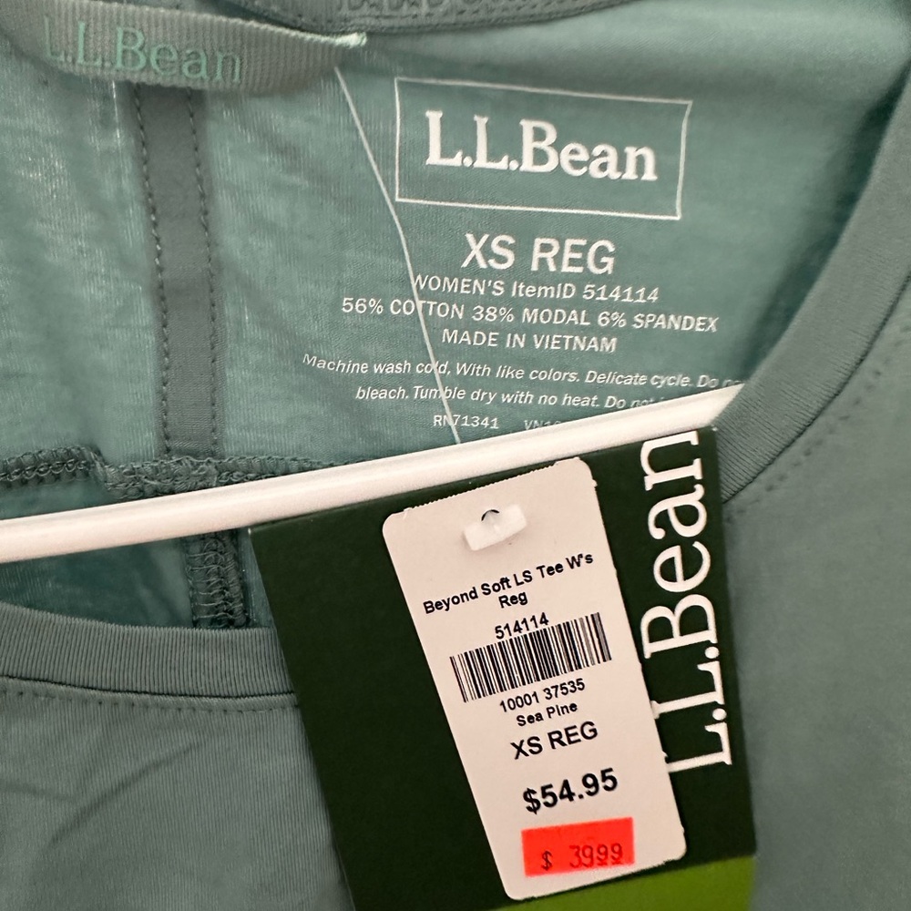 NWT LL Bean Women’s Athleisure Top - Picture 3 of 3